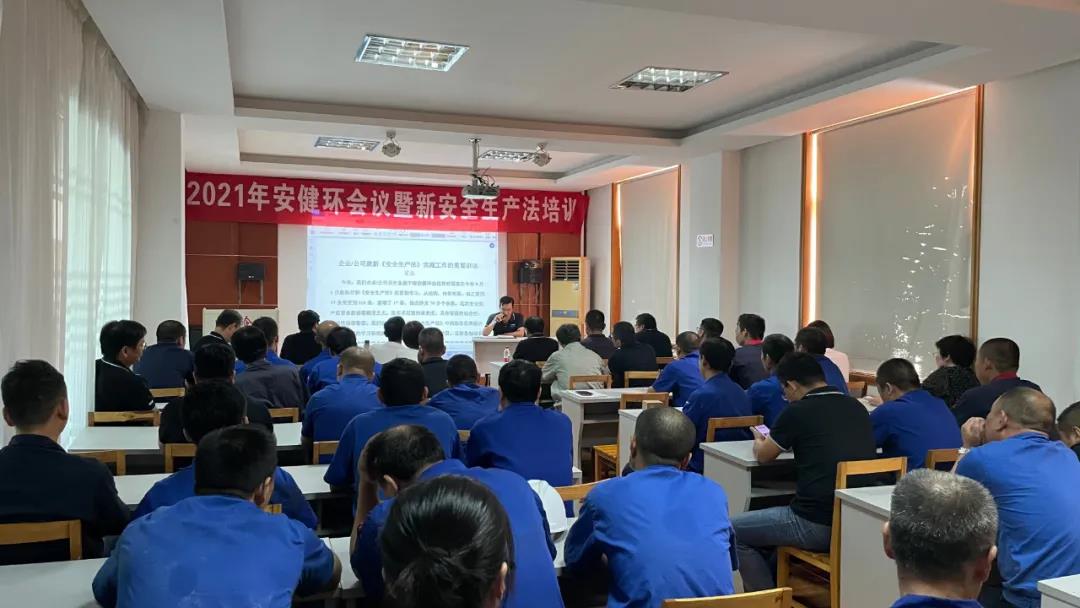 傾聽小偉人 | 澳瑪特沖床：調(diào)高起點(diǎn)找商場 自我加壓成“偉人”(圖2)