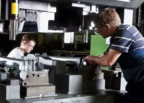 帶你學習：沖壓模具的基本構成(圖24)